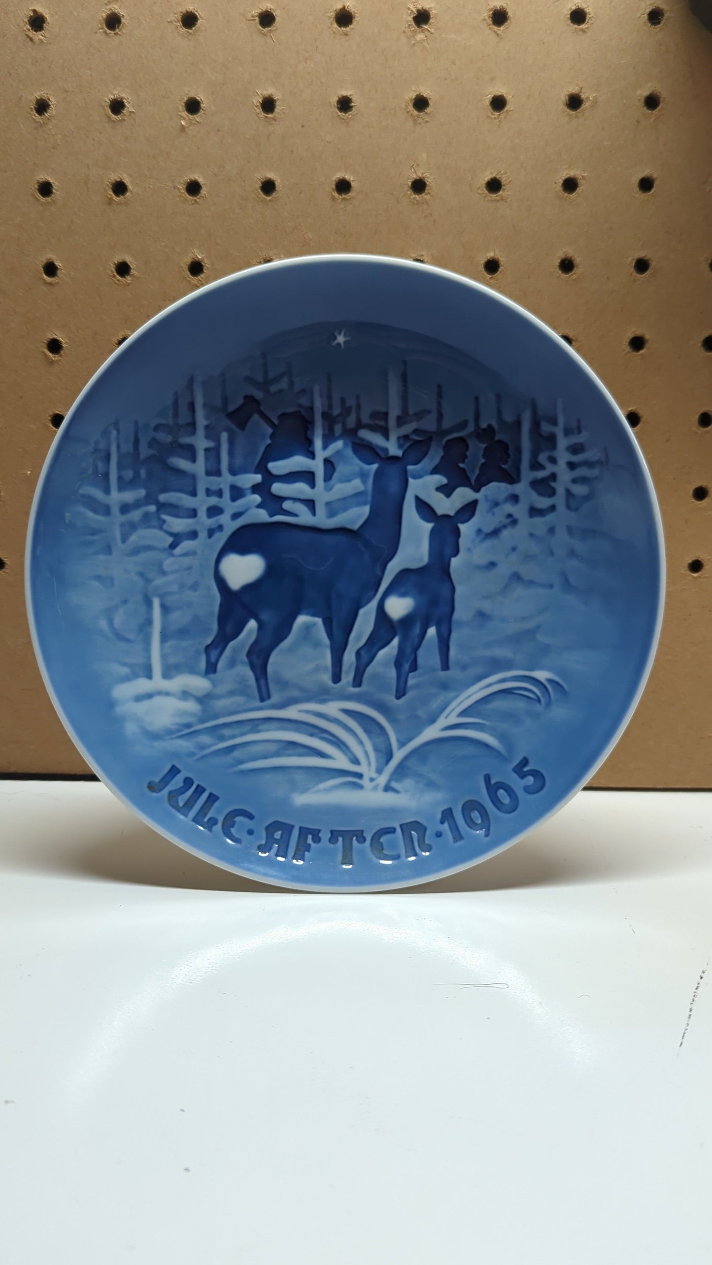 Jule After 1965 deer plate 7.25" w/wire hanger