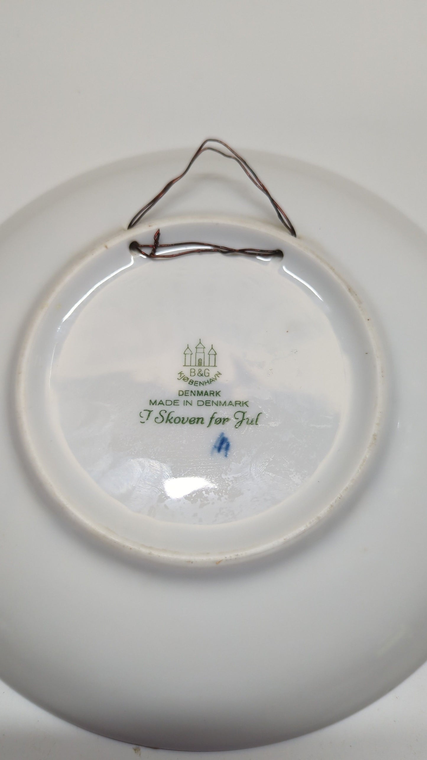 Jule After 1965 deer plate 7.25" w/wire hanger