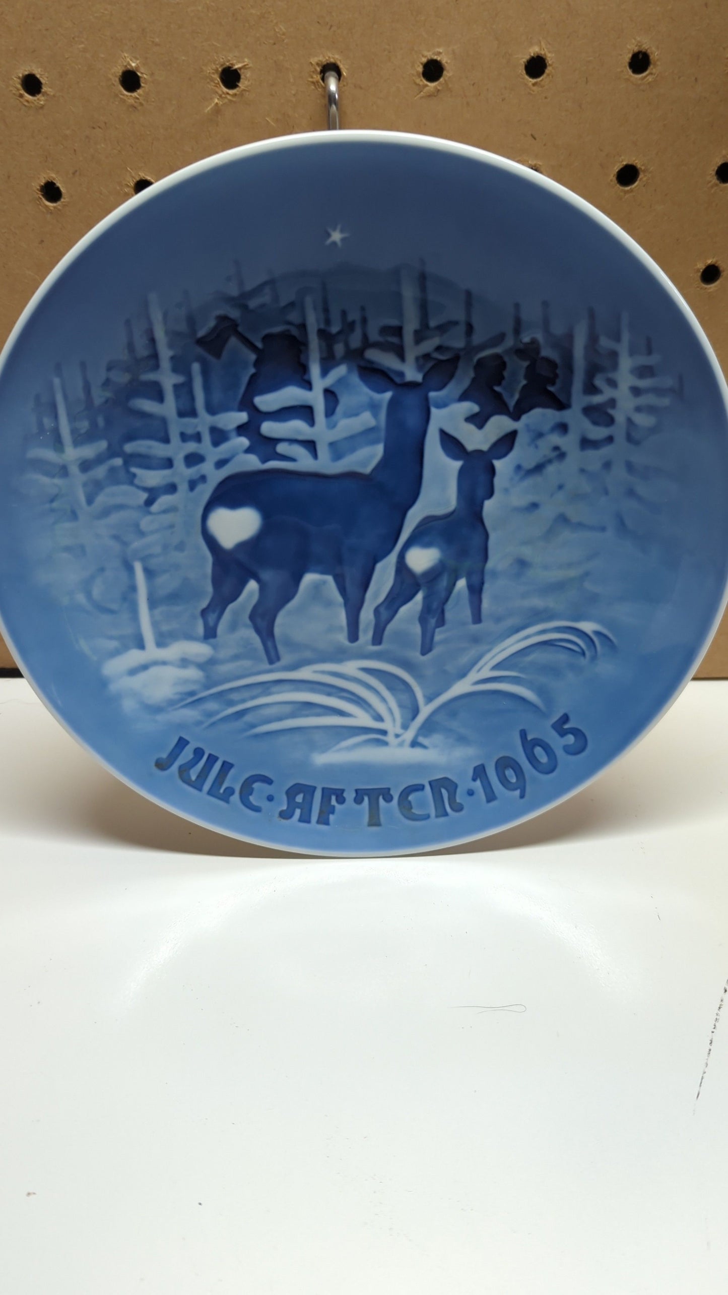 Jule After 1965 deer plate 7.25" w/wire hanger