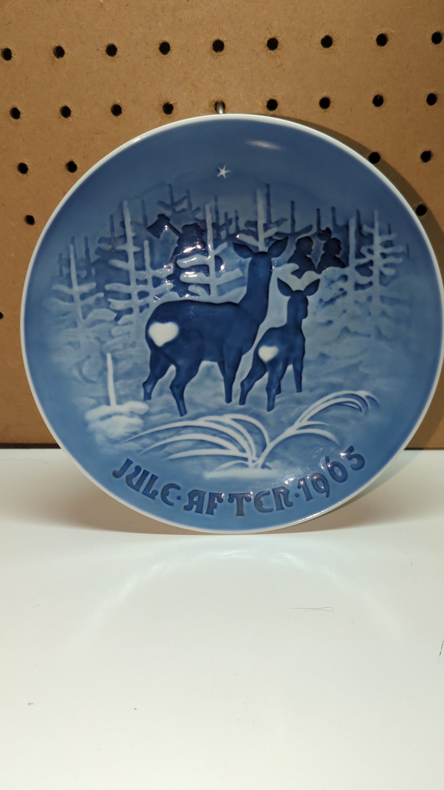 Jule After 1965 deer plate 7.25" w/wire hanger