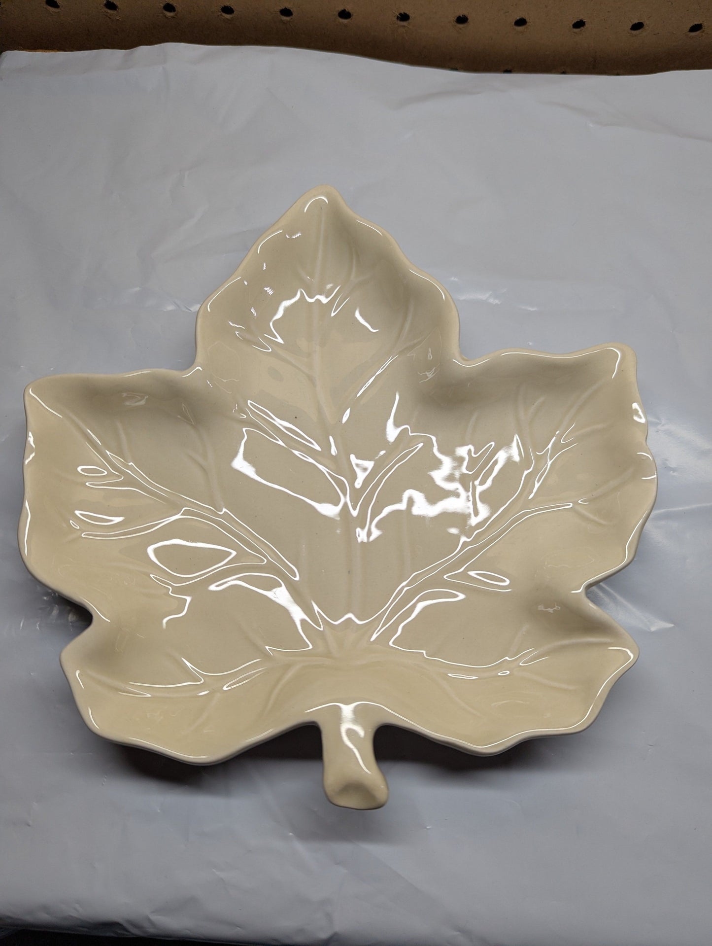 Ceramic Cream Leaf Dish 8"