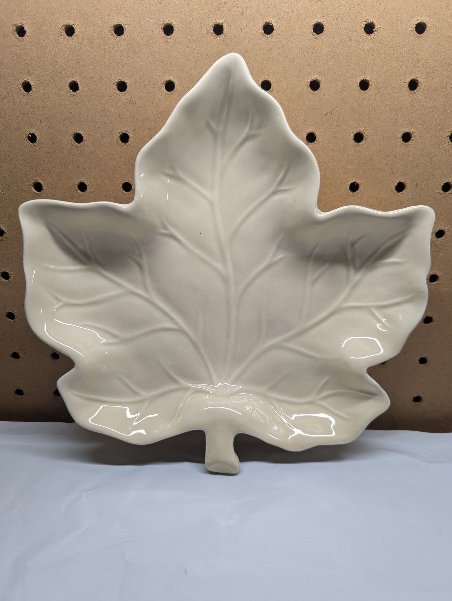 Ceramic Cream Leaf Dish 8"