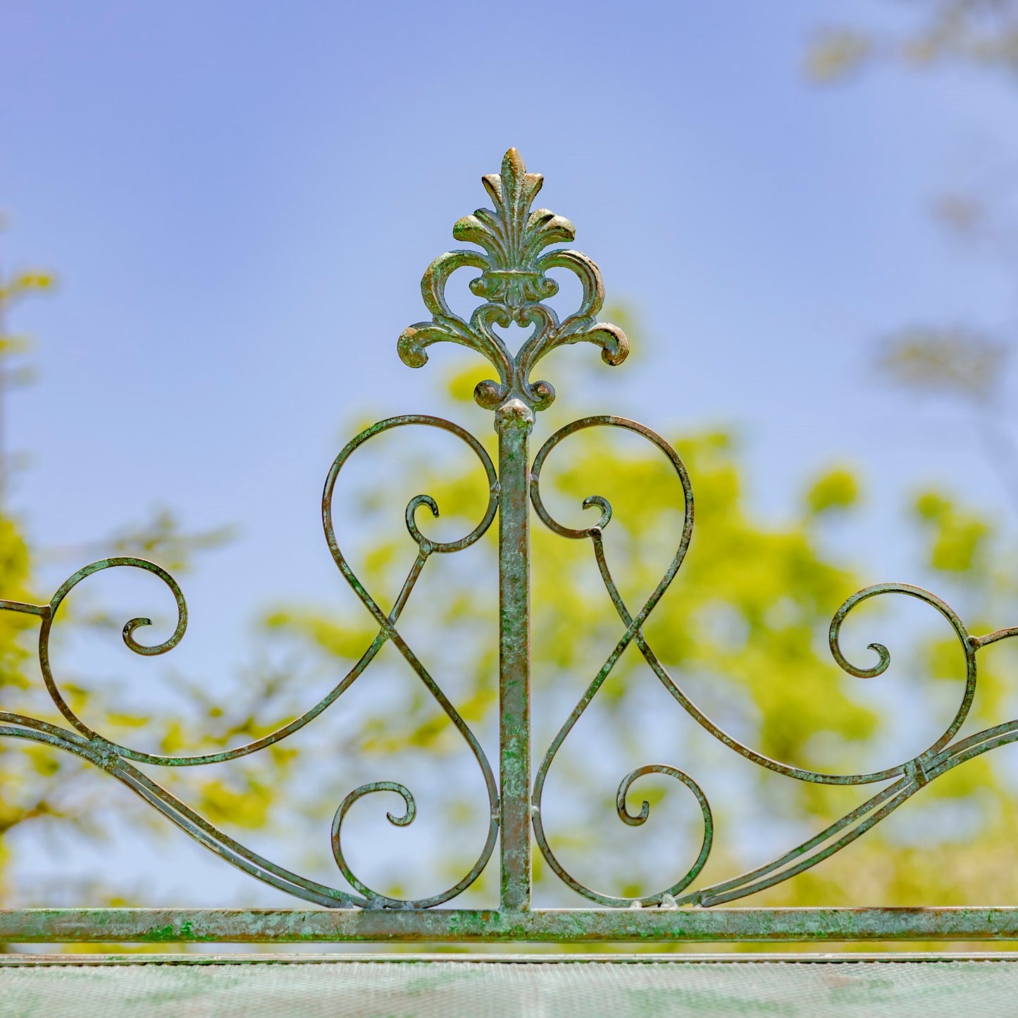 Giorgi Iron Swing Bench in Verdi Green