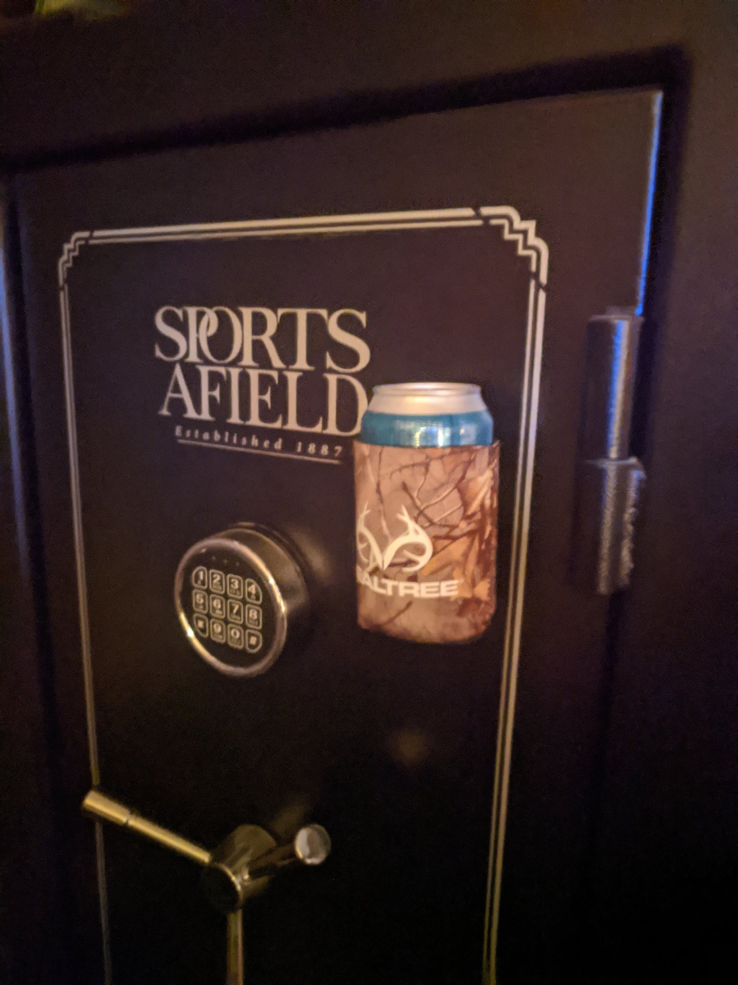Realtree Magnetic Can Cooler - Coozie