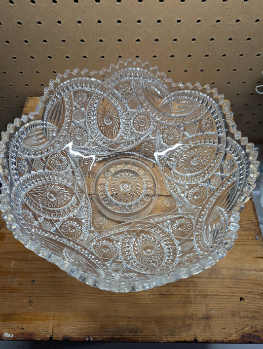 Vintage American Thick Cut Hobstars and Sawtooth Bowl