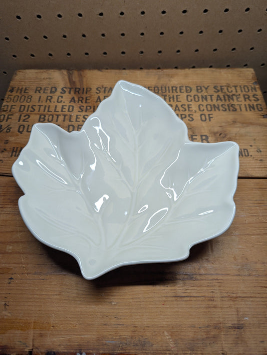 Better Homes and Gardens White Leaf Trinket/Snack Plates - Set of 2