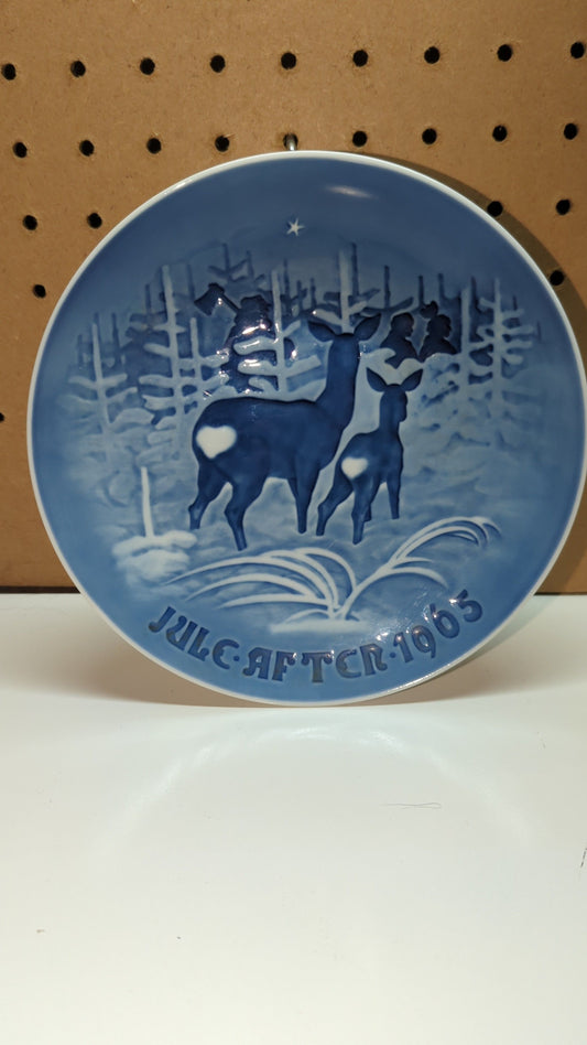 Jule After 1965 deer plate 7.25" w/wire hanger