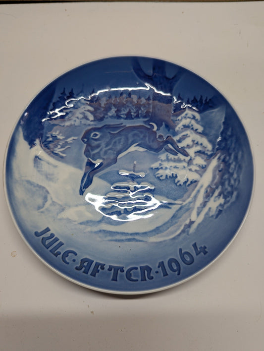 Jule After 1964 Rabbit Plate 7.25" w/wire hanger
