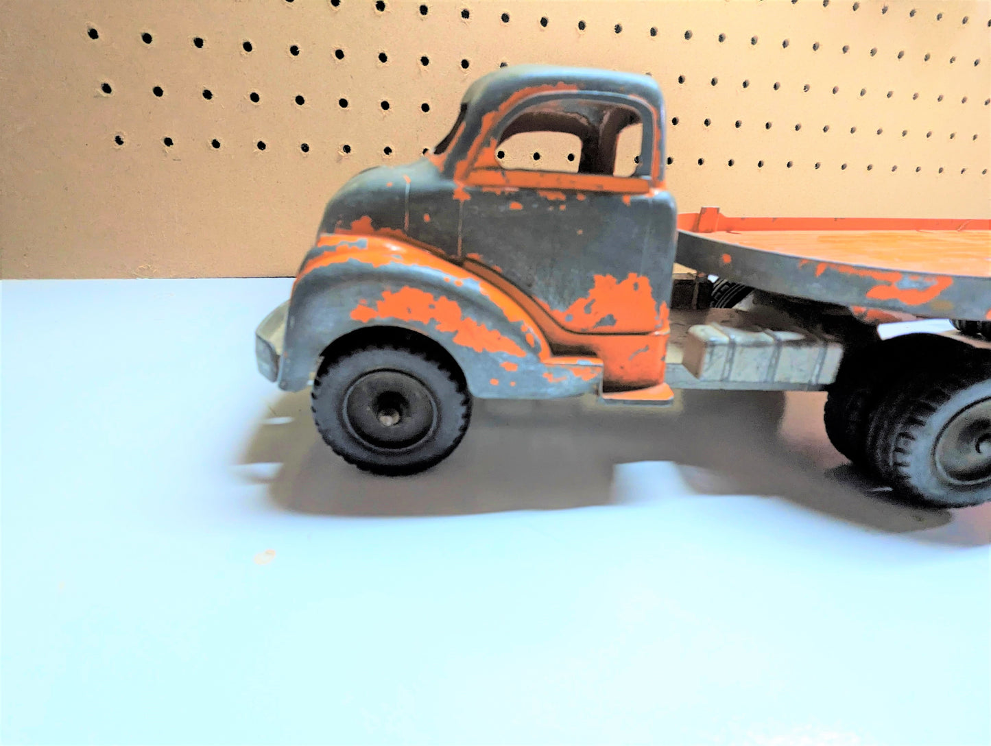 1950 Hubley Stake Truck 500 Series Vintage Orange Toy Flatbed