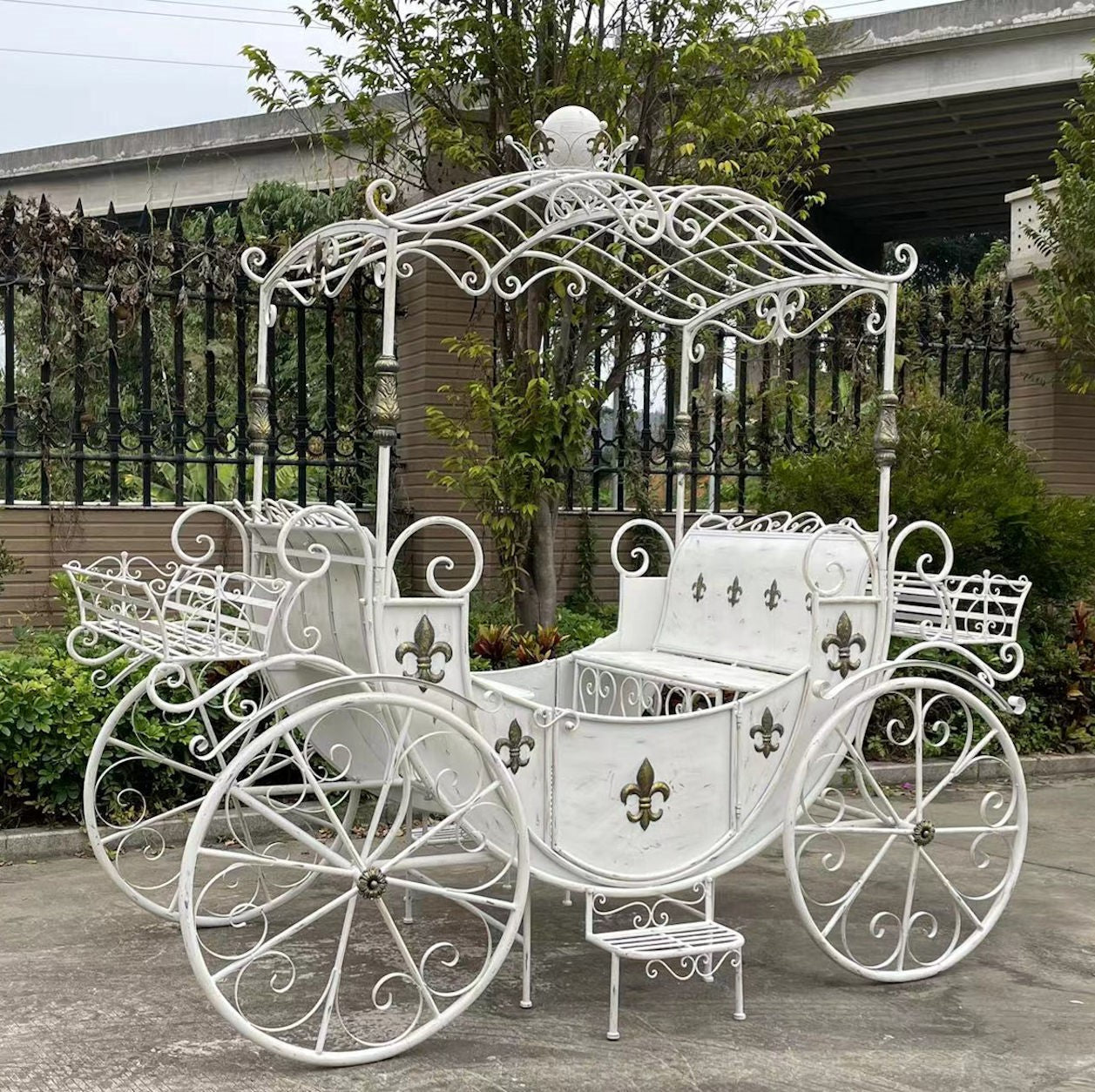 Antoinette Large Parisian Style Iron Carriage with Planters in Antique White