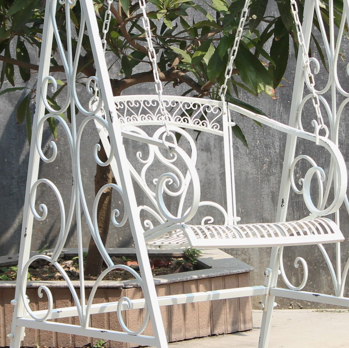 Iron Swing Chair "Bordeaux" in Antique White