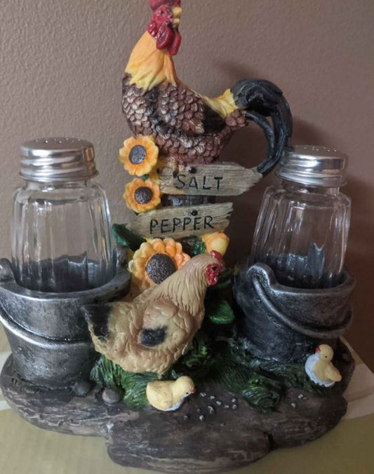 Farm Rooster Salt and Pepper Shaker Set